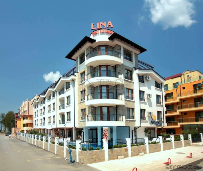 Furnished 1-bedroom apartment with POOL..