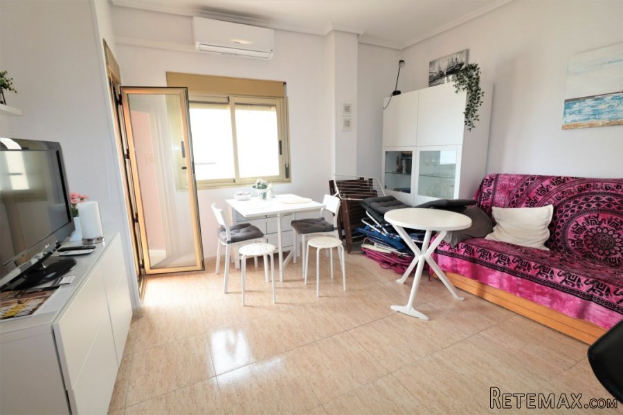 Piso de un dormitorio reformado en 1a linea de la playa..