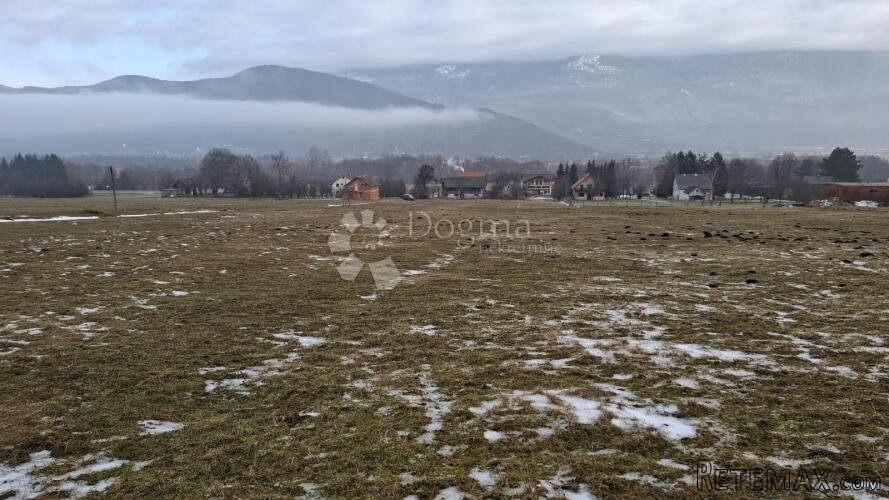 PRODAJE SE GRAĐEVINSKO ZEMLJIŠTE KORENICA - 3