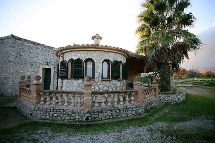 Rustic finca of about 10.000 m2 en Buger, with many..