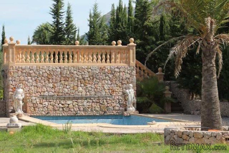 Small plot of 2660m2 with a 53m2 house called 'La Sort de..