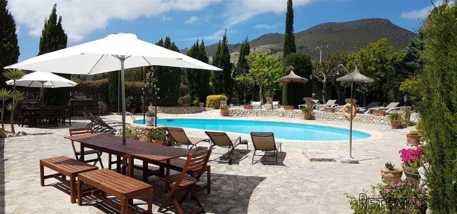 For sale villa refurbished some 15 years ago. Located in..