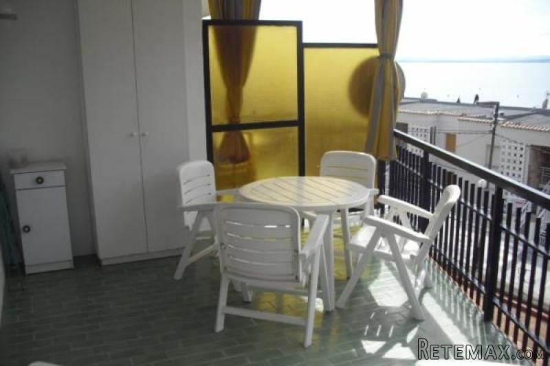 ROSES: Apartment located just 125m from.. - 2