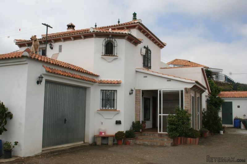 3 bedroom, 2 bathroom Villa, (build 193..