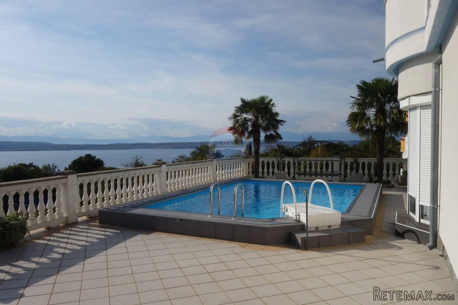 CRIKVENICA, Vila s bazenom, apartmanima i panoramskim pogled