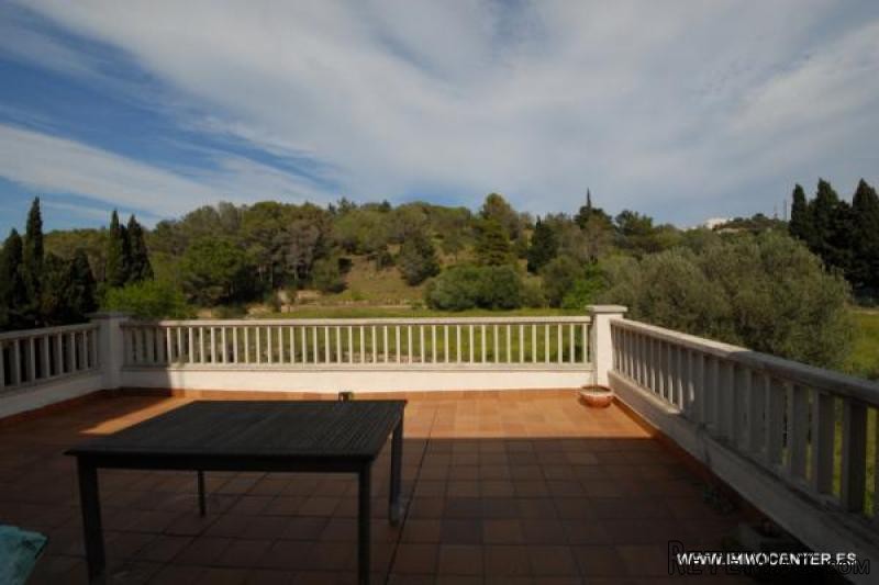 LLANcA: Superb family home with a large.. - 2