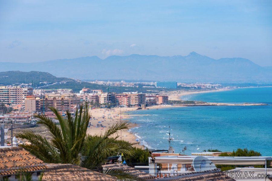 Encantador apartamento de 2 dormitorios con vistas al mar.. - 2
