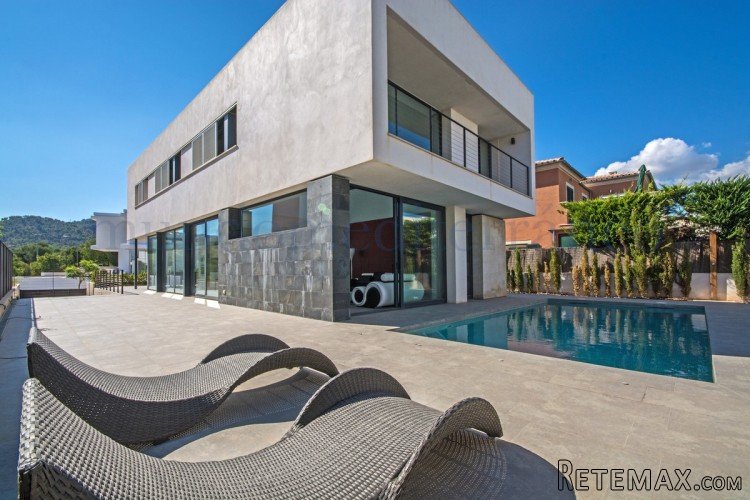 Modern villa in Son Puig, a stone's throw away from the 3..