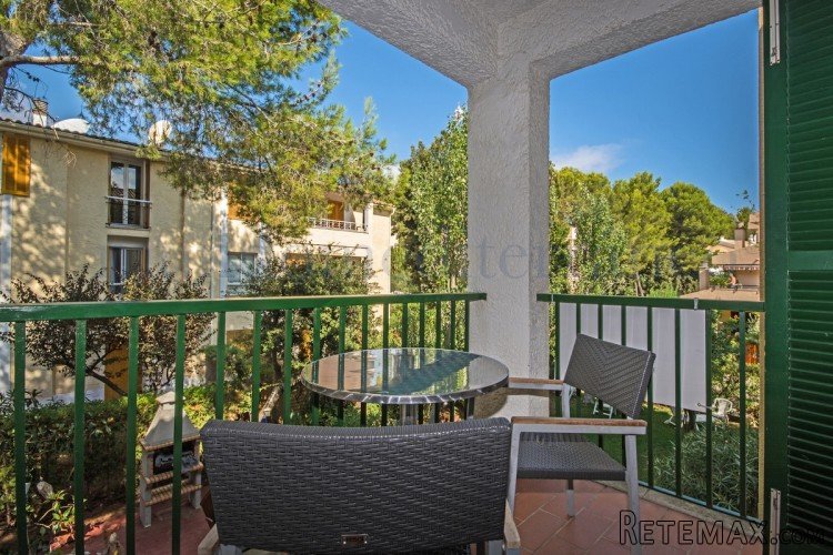 Very comfortable one bedroom apartment located in the quiet..