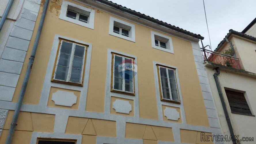 Selce - kuća u nizu u centru