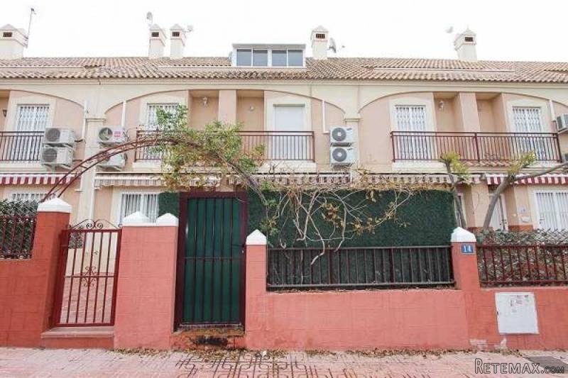4 Bedroom 2 Bathroom Townhouse In.. - 2
