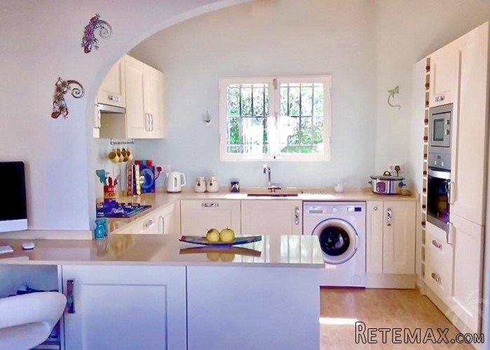 This impressive one level 2 bedroom, 2 bathroom villa is.. - 7