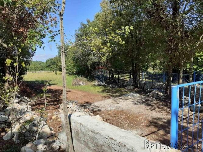 Istra, Šajini, uređeno i ograđeno zemljište površine 4888 m2