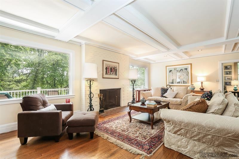 6 bedroom House For Sale: 50 Greenacres.. - 2