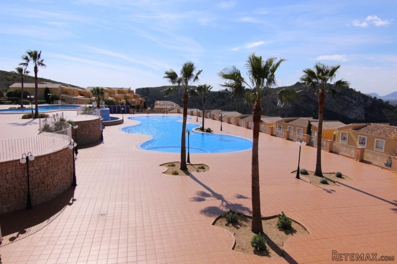 2 bedroom apartment with stunning..