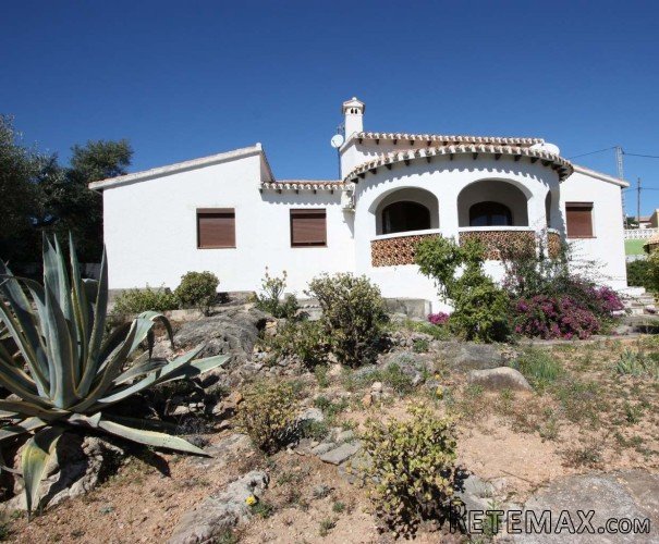 South facing, single storey, 3 bedroom villa with garage.. - 3