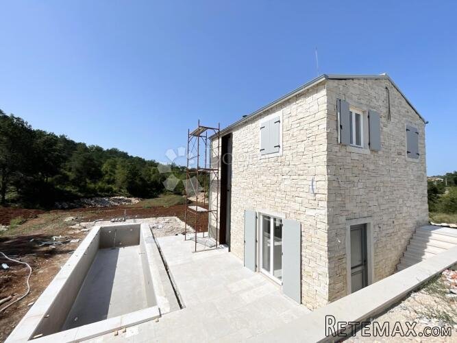 DIZAJNERSKA VILA U POTPUNOJ PRIVATNOSTI