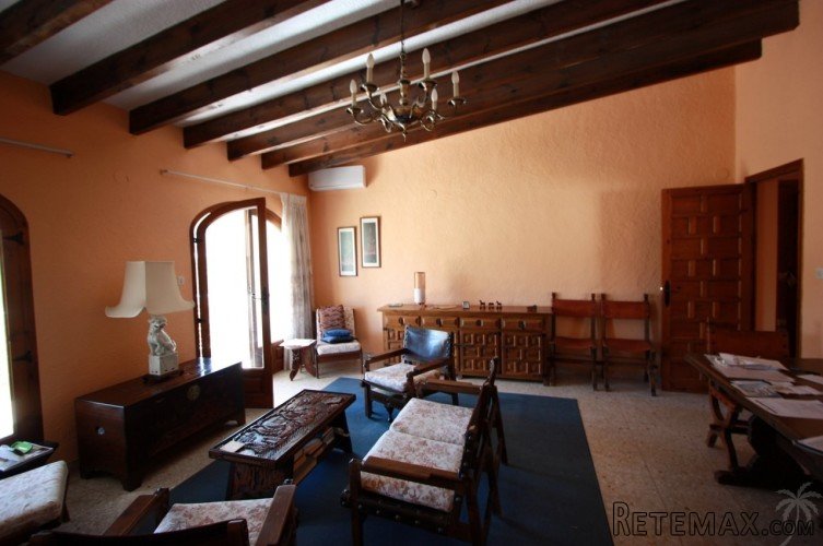 South facing, single storey, 3 bedroom villa with garage.. - 6