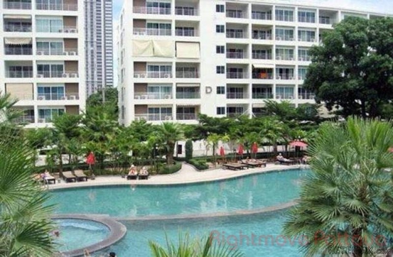 2 Bedroom Condo for sale in Wongamat -..