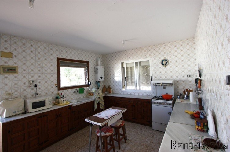 South facing, single storey, 3 bedroom villa with garage.. - 8