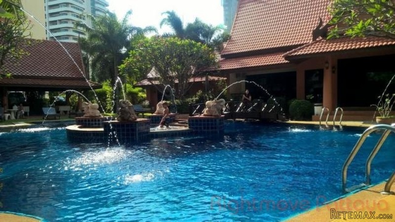 1 Bedroom Condo for sale in Wongamat -..