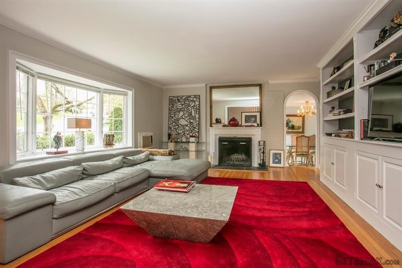 4 bedroom House For Sale: 55 Mohegan.. - 2