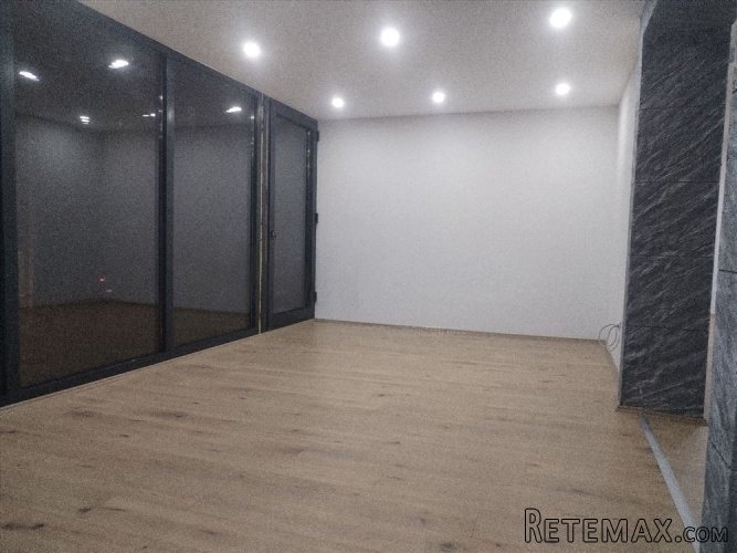 Sremcica,centar ul.Beogradska lokal 55m2(+11m2) - 11