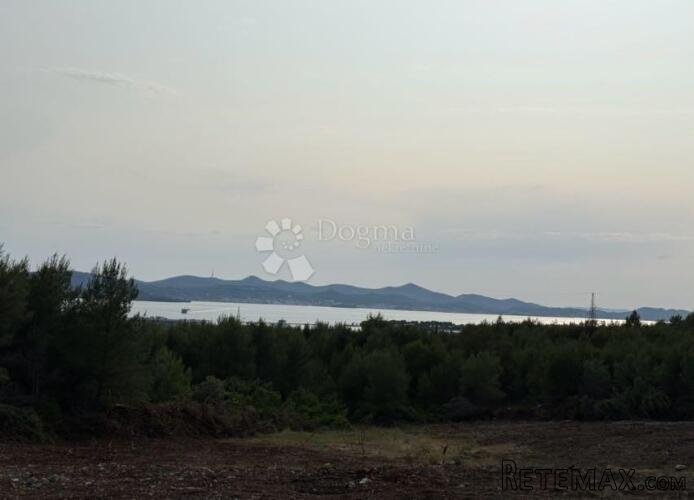 GRAĐRVINSKO ZEMLJIŠTE S PANORAMSKIM POGLEDOM CRNO - 2