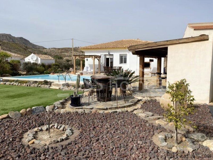 NEW & EXCLUSIVE TO VOSS HOMES - A lovingly maintained &.. - 12