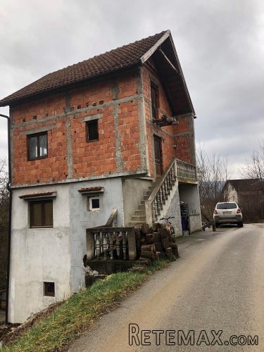 Prodajem useljivu kucu u Bajinoj Basti - 2