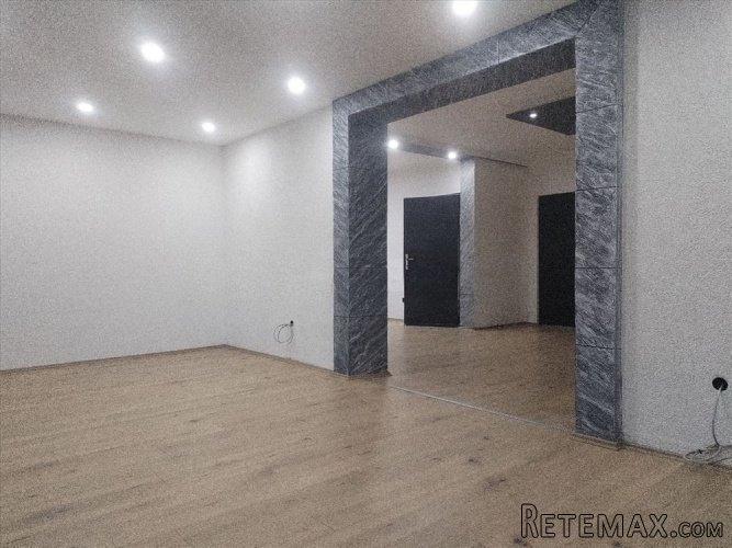 Sremcica,centar ul.Beogradska lokal 55m2(+11m2) - 12