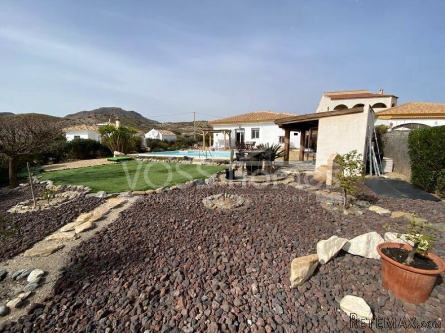 NEW & EXCLUSIVE TO VOSS HOMES - A lovingly maintained &.. - 13