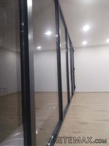 Sremcica,centar ul.Beogradska lokal 55m2(+11m2) - 13
