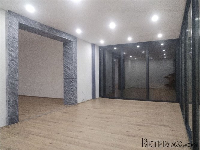Sremcica,centar ul.Beogradska lokal 55m2(+11m2) - 14