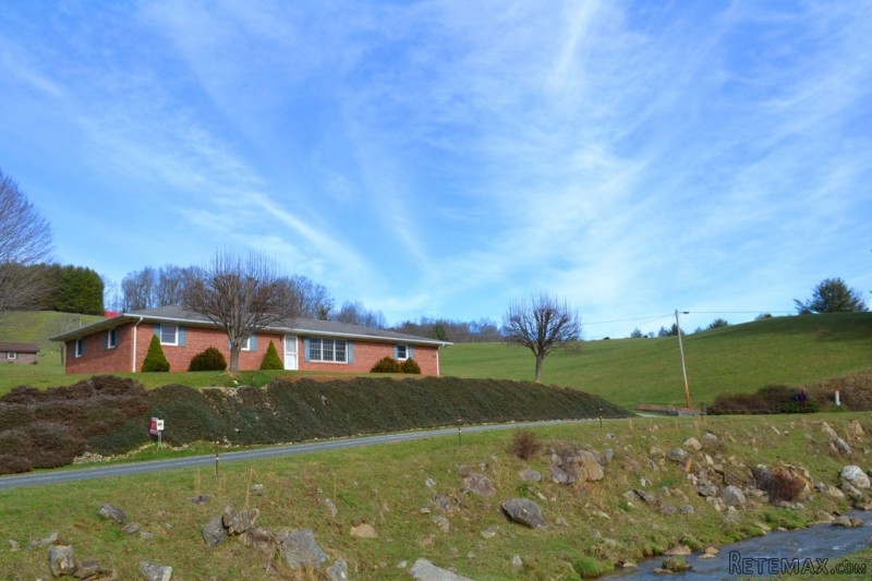 Country Ranch Close to New River