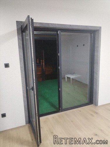 Sremcica,centar ul.Beogradska lokal 55m2(+11m2) - 15