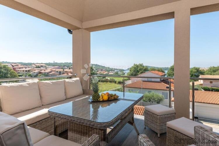 Penthouse 200 metara od mora s pogledom