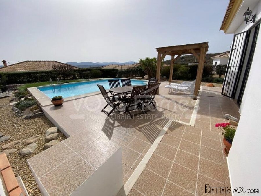 NEW & EXCLUSIVE TO VOSS HOMES - A lovingly maintained &.. - 19