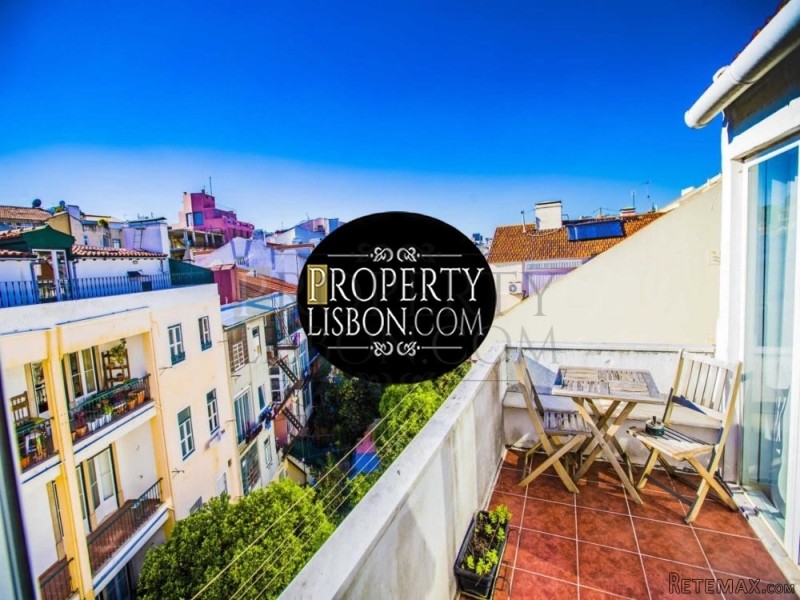 Bright 2+2 bedroom penthouse apartment..
