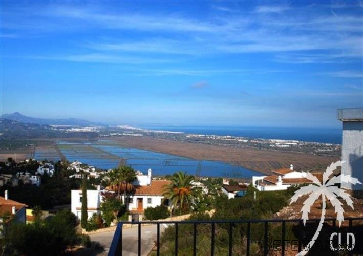 This detached villa in Monte Pego was built in 2000 on 2.. - 3