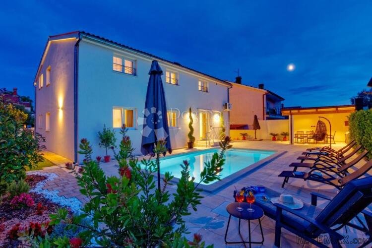 PREKRASNA VILLA U BLIZINI MORA - 14 MINUTA ŠETNJE DO PLAŽE
