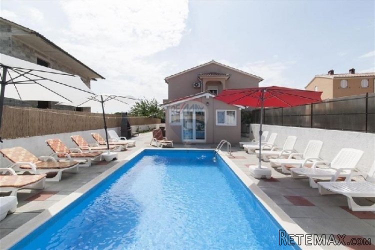 KUĆA SA 6 APARTMANA U ROVINJU