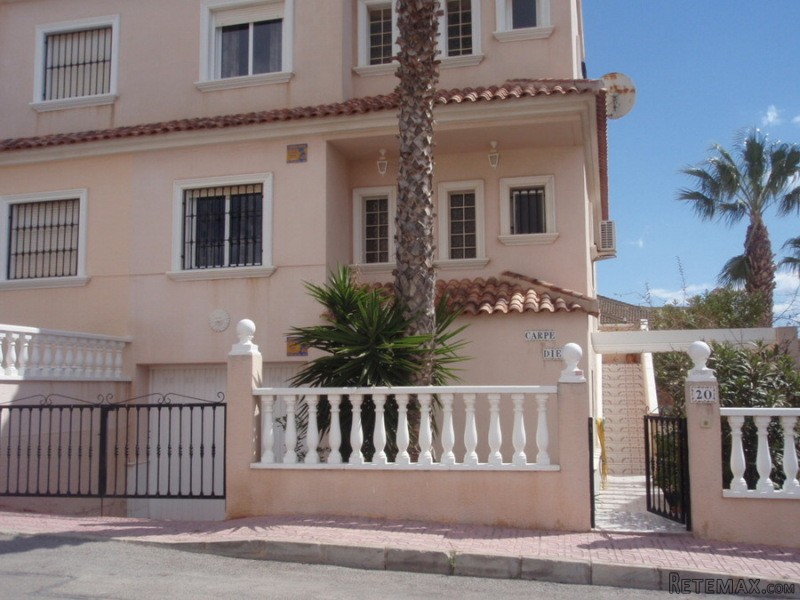 3 Bedrooms - Villa - Alicante - For Sale