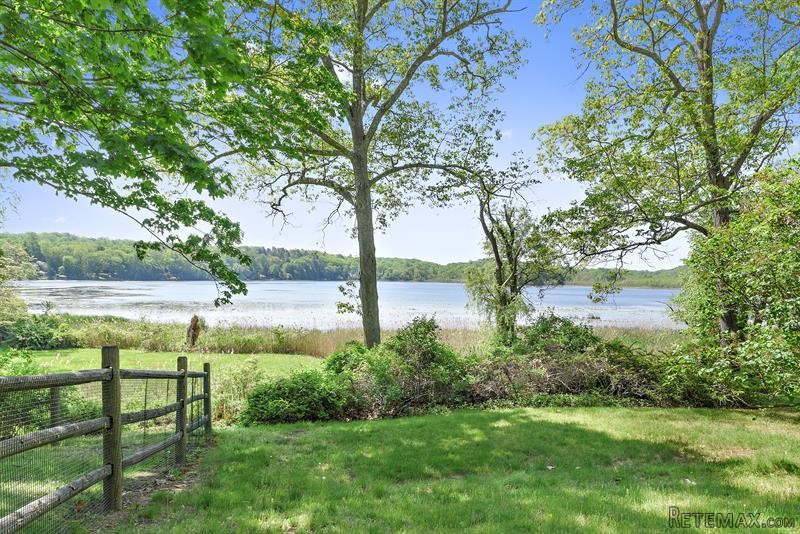 4 bedroom House For Sale: 55 Cross Pond..