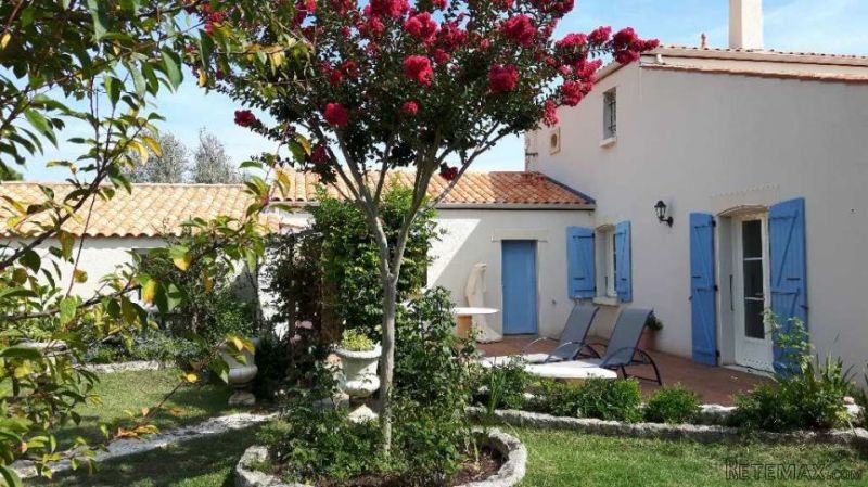 6 Bedroom Villa For Sale
