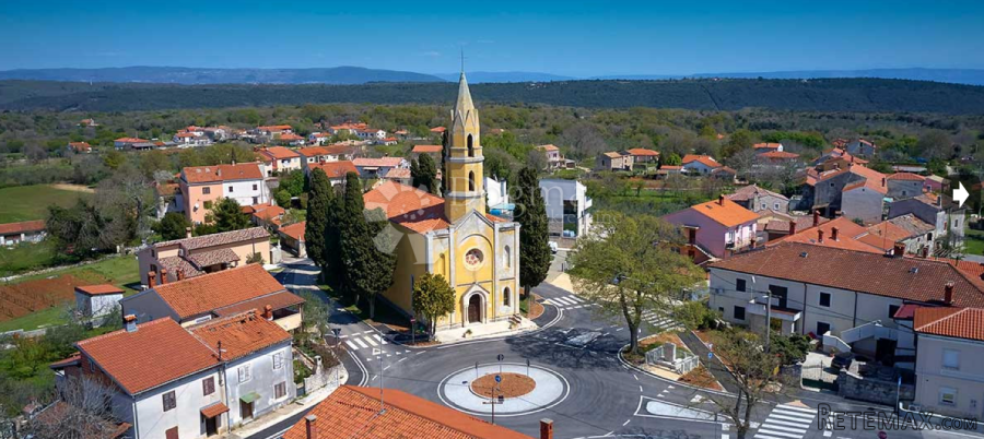Građevinsko zemljište na kraju naselja - Valtura