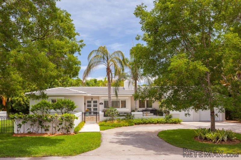 5 bedroom House For Sale: 1206 Manati.. - 2