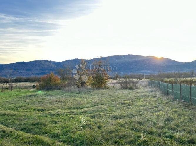 GRAĐEVINSKO ZEMLJIŠTE U GACKOJ DOLINI SINAC - 2