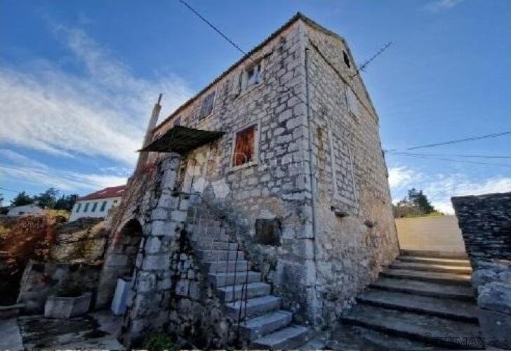 KAMENA STARINA ZA ADAPTACIJU NA OTOKU BRAČU - 2