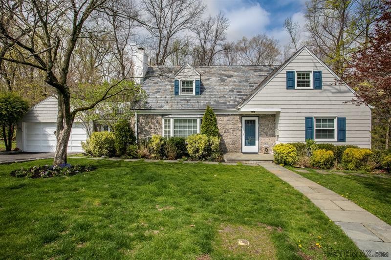 4 bedroom House For Sale: 55 Mohegan..